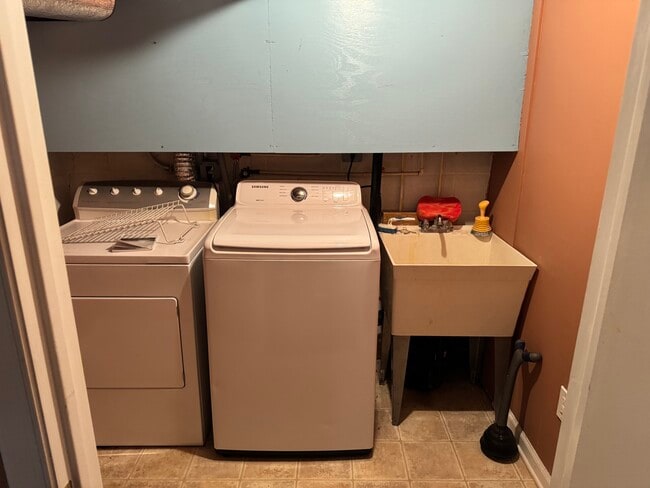 Building Photo - 49 Harvard Rd