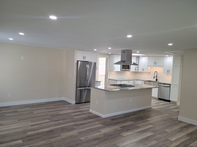 Building Photo - 8471 Circle Dr