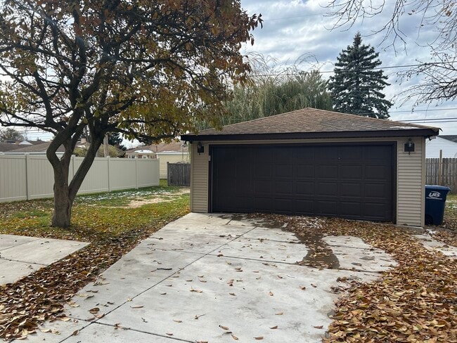 Building Photo - 946 E Grant Dr