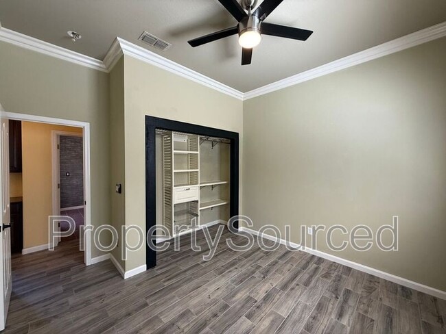 Building Photo - 523 Ruess Rd