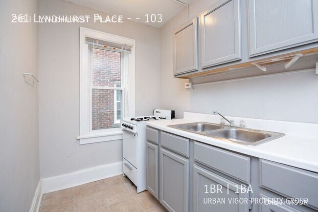 Building Photo - 261 Lyndhurst Pl