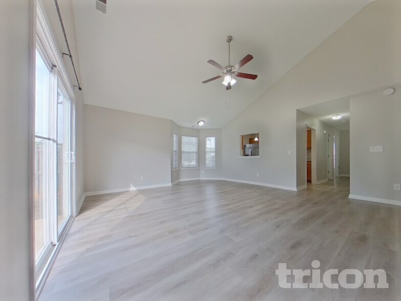 Building Photo - 819 Chablis Dr