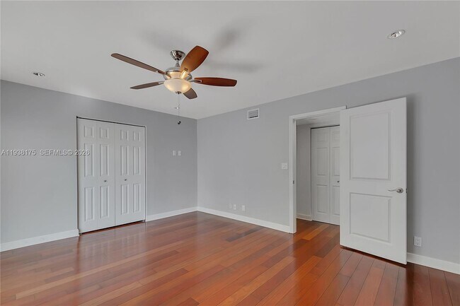 Building Photo - 5415 Collins Ave