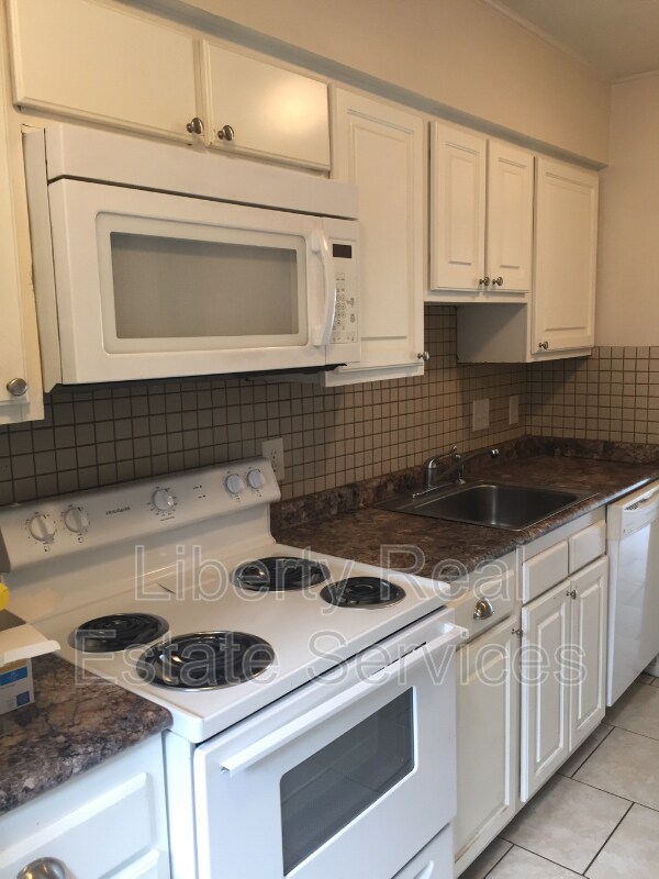 Building Photo - 901 Olmstead Dr