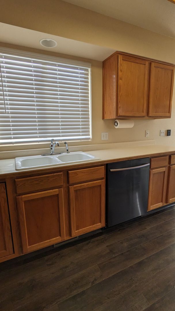 Building Photo - SPRINGS RANCH 3 BEDROOM/2 BATHROOM RANCH WITH FENCED YARD AND 2 CAR GARAGE!