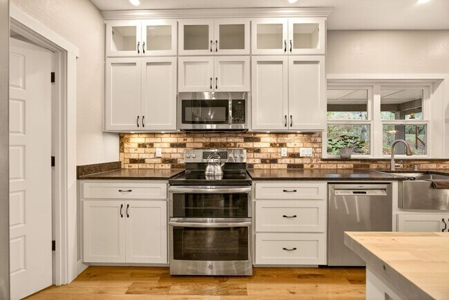 Building Photo - 860 Humbug Creek Rd