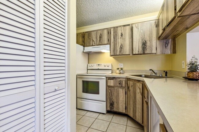 Building Photo - 618 Sea Pine Way