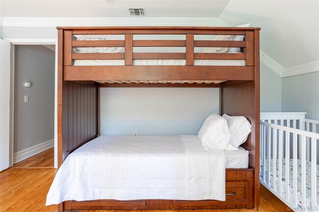 Building Photo - 2300 Pine Tree Rd