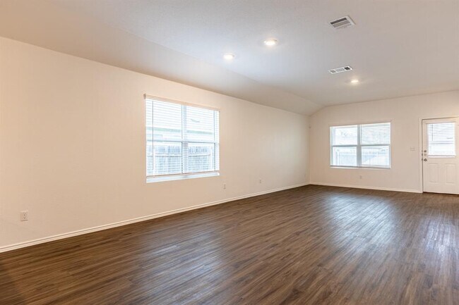 Building Photo - 175 Silver Springs Bend