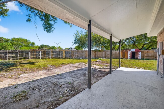 Building Photo - 10603 Highland Woods Dr