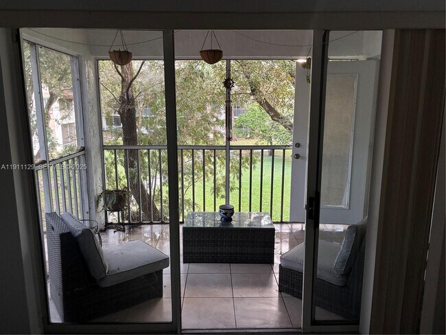 Building Photo - 9081 SW 138th Pl