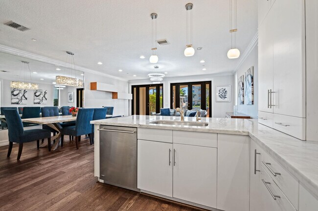 Building Photo - 95 Isle of Venice Dr