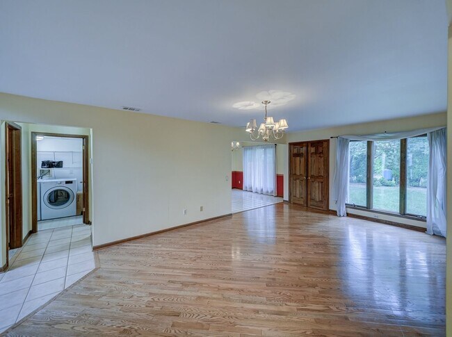 Building Photo - 26 White Swan Way