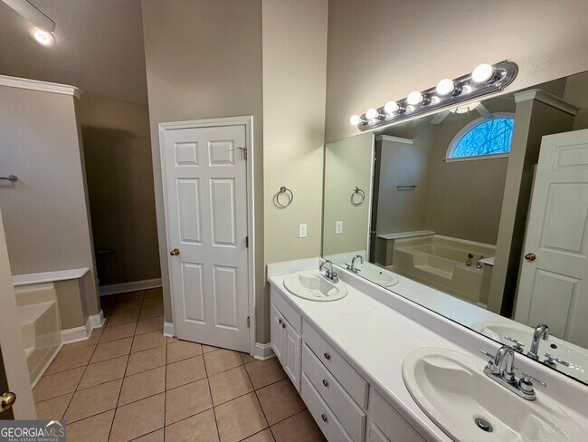 Building Photo - 172 Crown Forest Dr