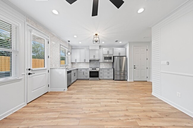 Building Photo - 305 Willingham Dr