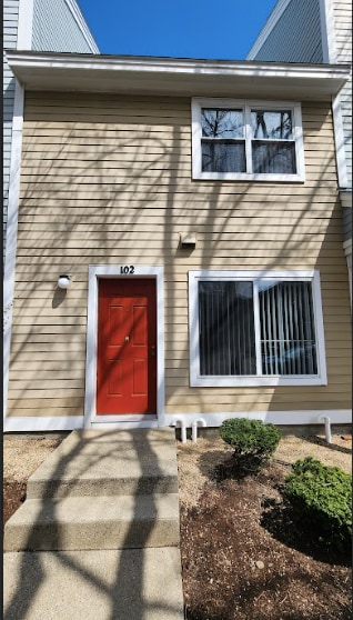 Primary Photo - 102 N Point Dr