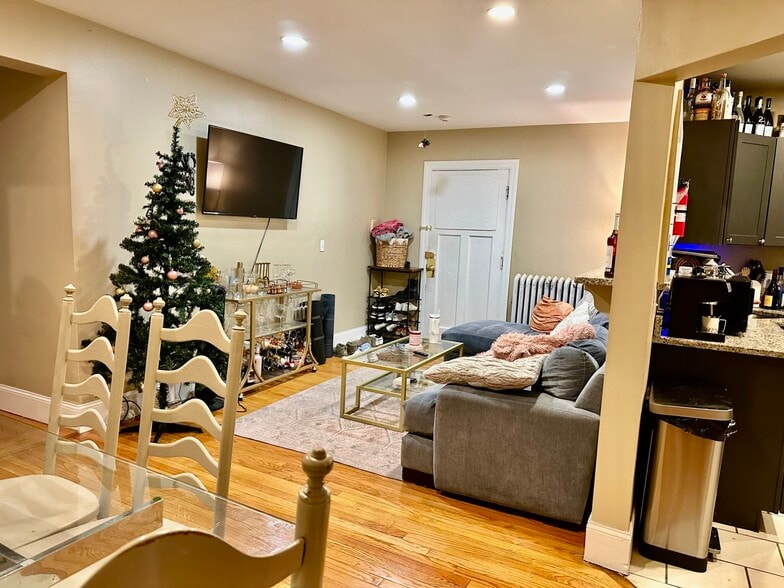 Building Photo - 72 Egmont St