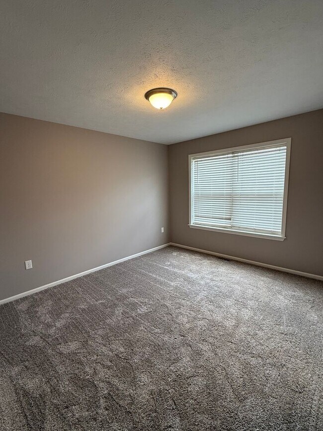 Building Photo - NEWLY REDESIGNED 4BR Basement home!!!!