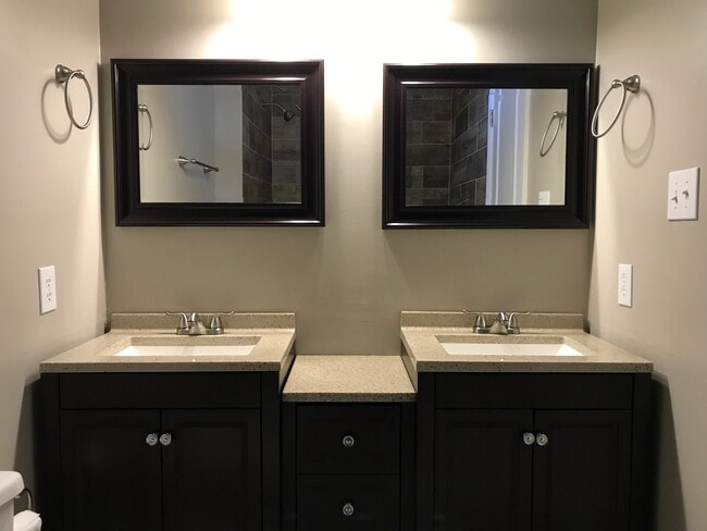 Building Photo - Pretty on Pebble