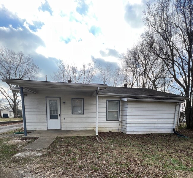 Building Photo - Three Bedroom Ranch with Fenced Yard in Ol...