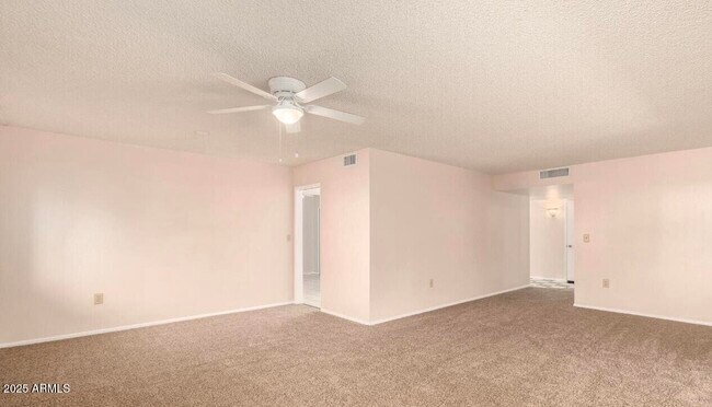Building Photo - 10207 W Kingswood Cir