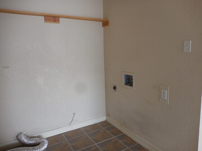 Building Photo - 10912 Sandy Koufax Dr