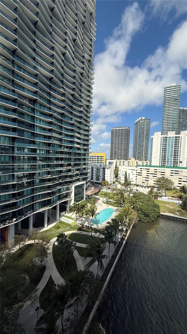 Building Photo - 601 NE 27th St