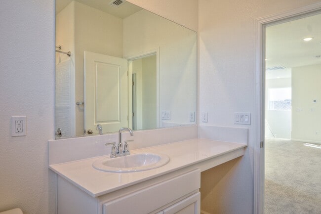 Building Photo - 656 Cheshire Dr