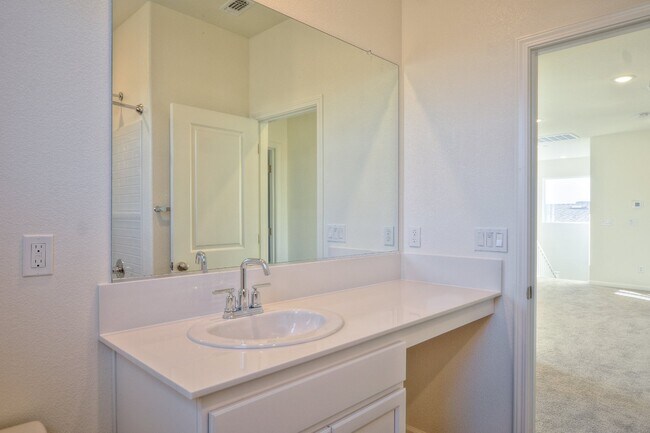 Building Photo - Newer home with solar AVAILABLE NOW!