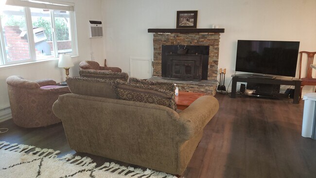 Fireplace - 1848 Alpine St