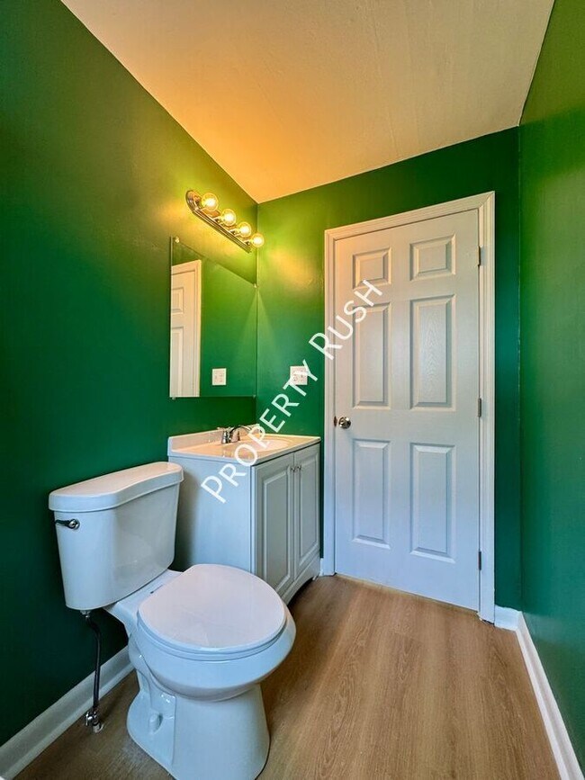 Building Photo - 32 Opal Rd