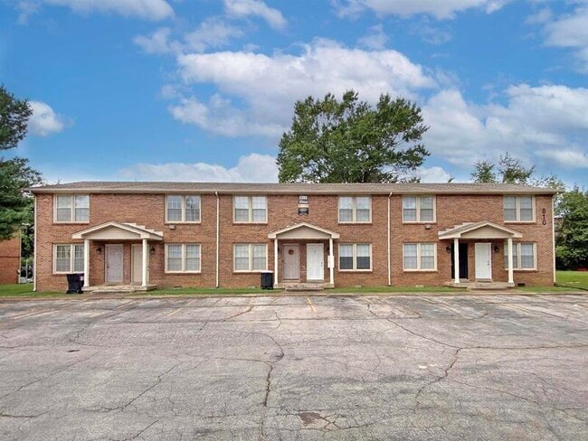 Primary Photo - 810-A Golfview Place