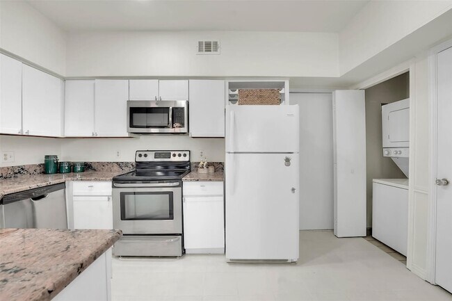 Building Photo - 1700 Amelia Ct