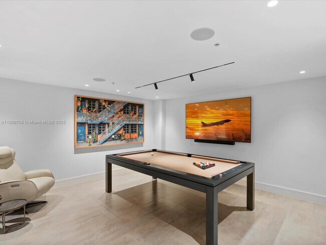 Building Photo - 3501 N Ocean Dr