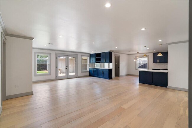Building Photo - 1075 Curtin St