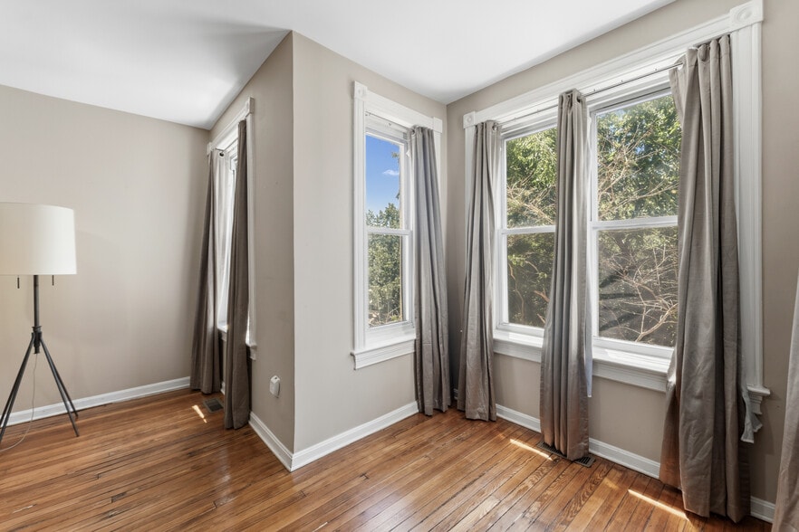 Master bedroom 4 - 11 R Street NW