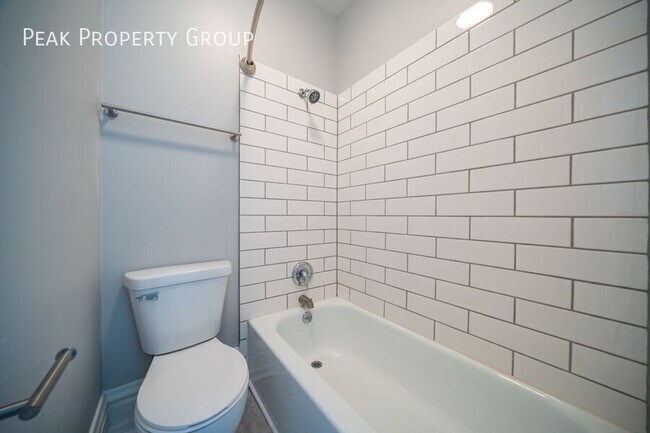 Building Photo - 952 Delaware Ave