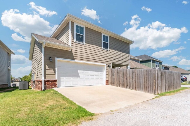 Building Photo - 3-Bedroom Retreat with 2.5 Baths in Rogers, AR – Spacious 2055 Sq Ft
