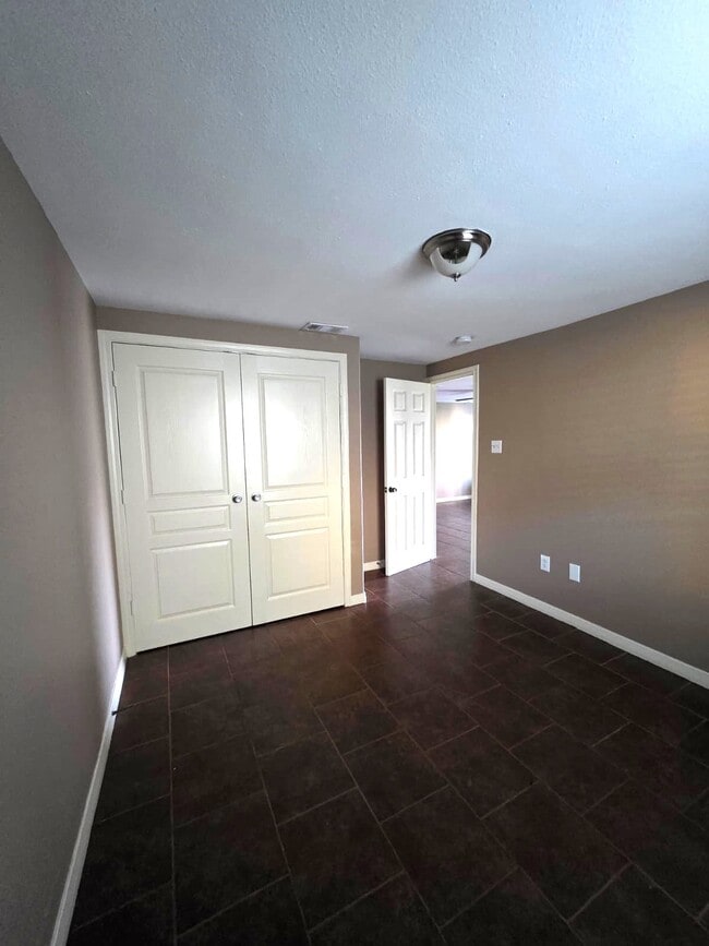 Building Photo - 1720 Roxella St