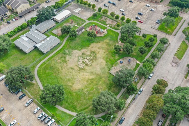 Building Photo - 9850 Pagewood Ln