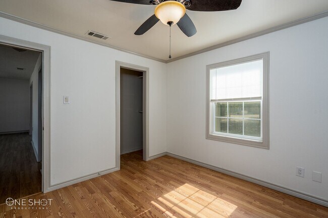 Building Photo - 2349 Highland Ave