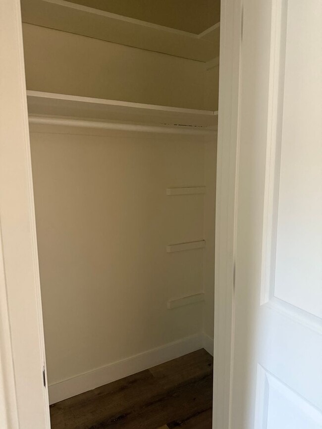 Building Photo - 415 S Main St