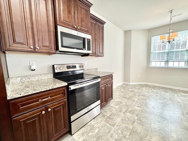 Building Photo - Beautiful 4 Bedroom Home In Chesapeake!
