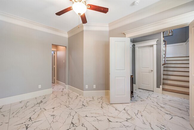 Building Photo - 212 W 6th St