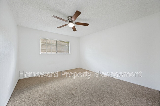 Building Photo - 806 W Belden St
