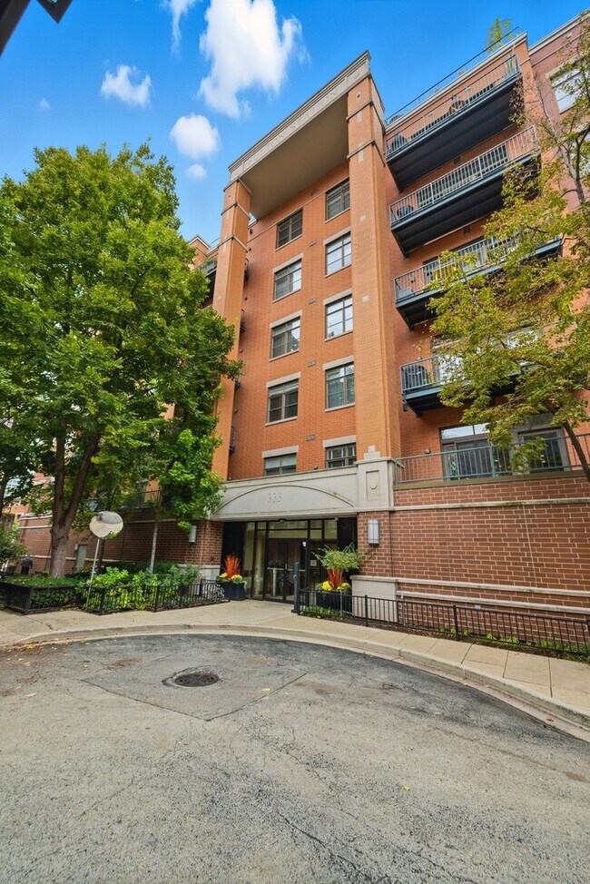 Building Photo - 333 N Jefferson St