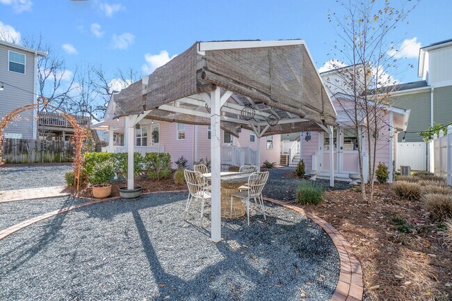 Building Photo - 1312 Cypress Ave