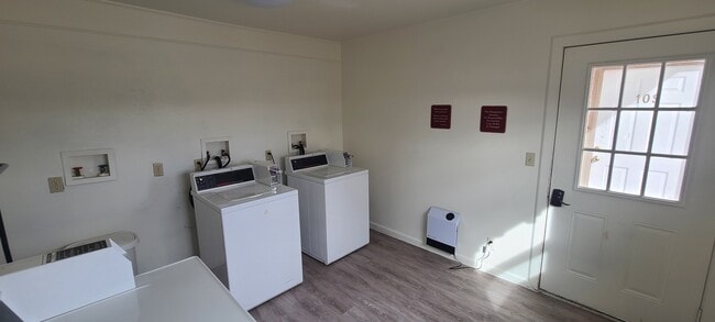 Building Photo - MacKenzie Cove