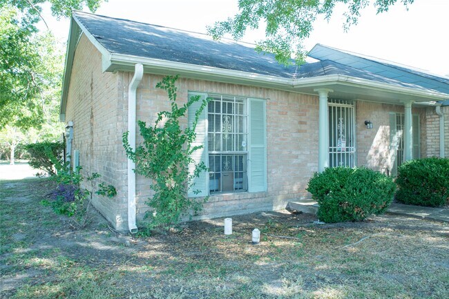 Building Photo - 12823 High Star Dr