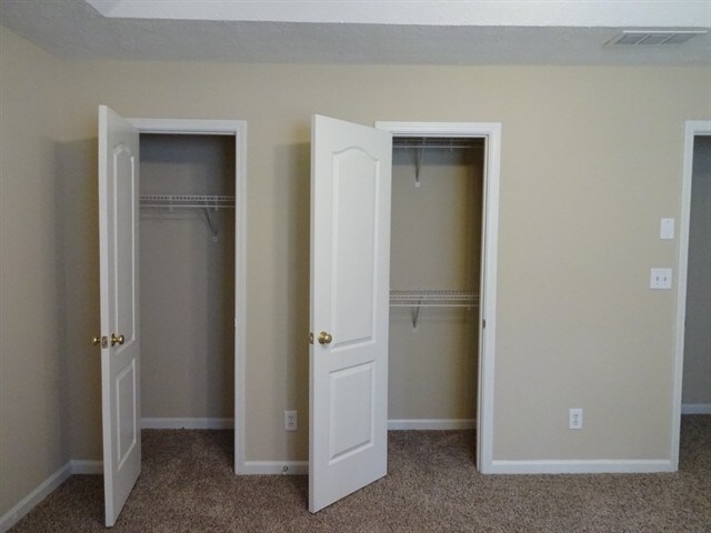 Building Photo - 210 Summer Hill Cir